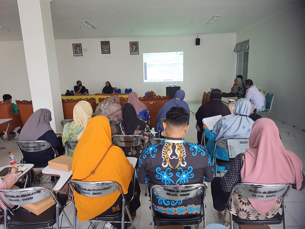 Rapat koordinasi bersama Tim Re-Akreditasi di Gedung Penunjang Lantai II RSUD dr Murjani Sampit, Sabtu (22/11).