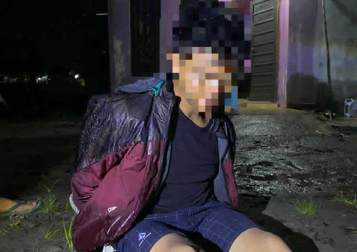 DITANGKAP WARGA: Terduga pencuri AGH (24) diamankan saat beraksi di kediaman warga Kelurahan Sabaru, Kecamatan Sabangau, Kamis (27/11/2025).