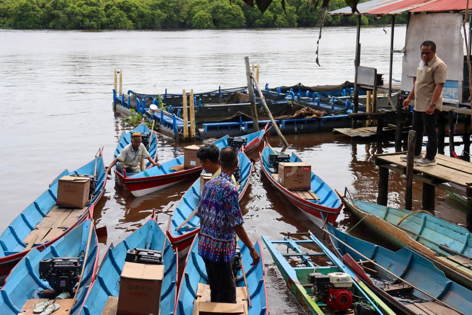 Perahu bantuan pemerintah yang diserahkan kepada kelompok usaha perikanan di Desa Pematang Limau, Kecamatan Seruyan Hilir, Rabu (16/11).