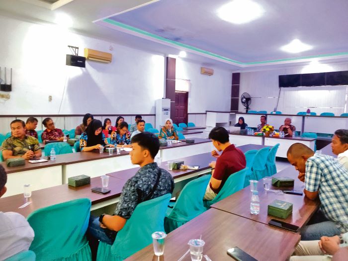 RAKOR : Rapat koordinasi Ketersediaan dan Kebutuhan Pangan Pokok Menjelang Natal tahun 2025 dan Tahun Baru 2026, di aula Kantor DPKP Kotim, Kamis (27/11/2025). FOTO: YUNI/RADAR SAMPIT