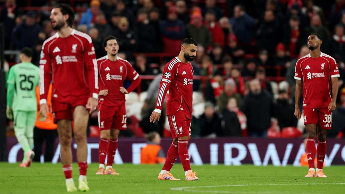 Pemain Liverpool tertunduk lesu setelah mengalami kekalahan di pekan ke 5, Liga Champions 2025/2026, Kamis (27/11) dini hari WIB.