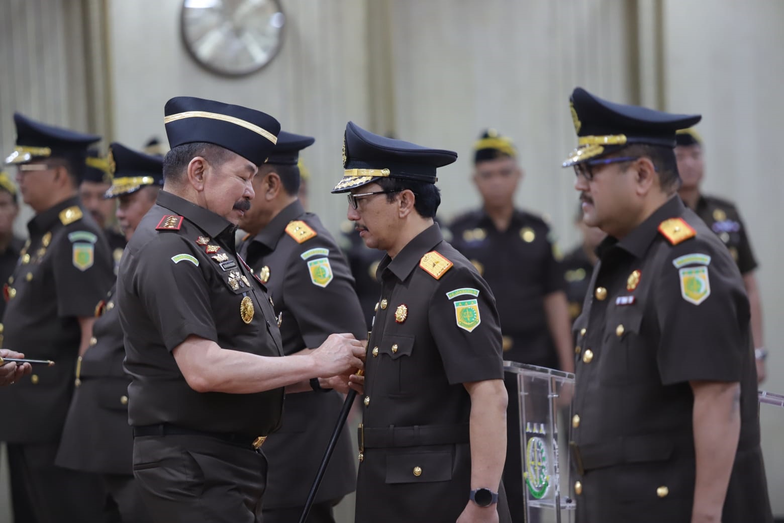 Pelantikan dan pengambilan sumpah jabatan Kepala Kejaksaan Tinggi Kalimantan Tengah dilaksanakan di Gedung Utama Kejaksaan Agung, Kamis (27/11).