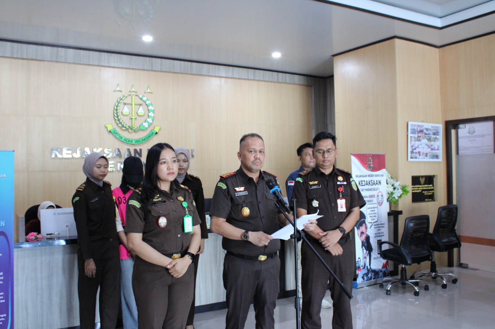 Kejaksaan Negeri (Kejari) Seruyan resmi menahan seorang tersangka berinisial FSR terkait dugaan korupsi pemberian kredit pada salah satu bank BUMN di Kabupaten Seruyan