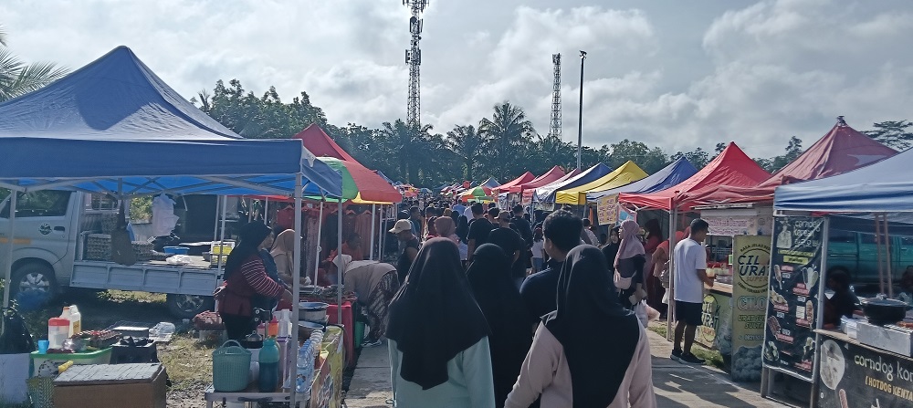 Suasana bazar UMKM di Lokasi CFD Pangkalan Bun Park, Kecamatan Arut Selatan, Kabupaten Kotawaringin Barat, Minggu (30/11)