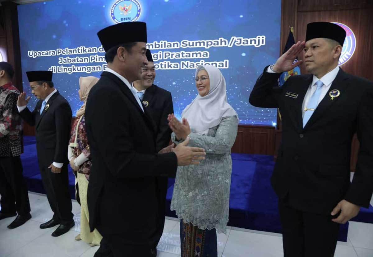 DILANTIK: Kepala BNN RI Komjen Pol Suyudi Ario Seto melantik Kombes Pol Dedy Tabrani sebagai Kepala BNNP Kalteng di Gedung Tan Satrisna BNN, Jakarta, Senin (1/12/2025).