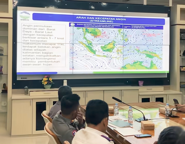 Pemkab Kobar dan instansi terkait saat rapat membahas perkembangan cuaca menjelang Natal dan Tahun Baru, Selasa (2/12)