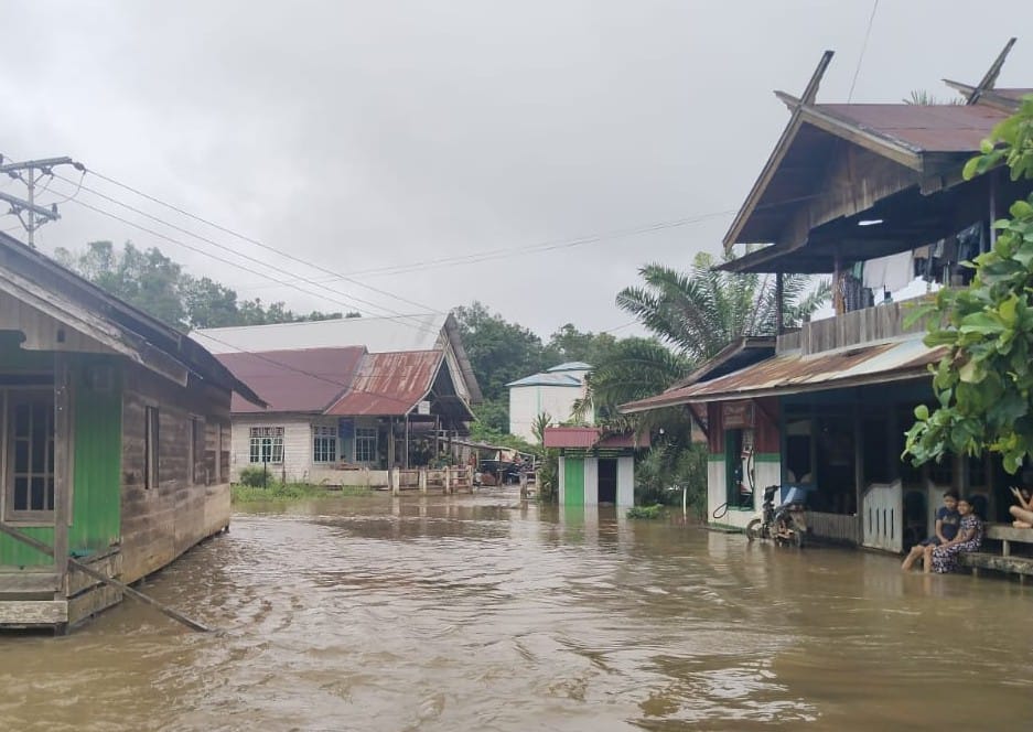 Banjir di Desa Tumbang Mujam, Kecamatan Tualan Hulu, Kabupaten Kotim, dikabarkan meluas, Kamis (4/12).