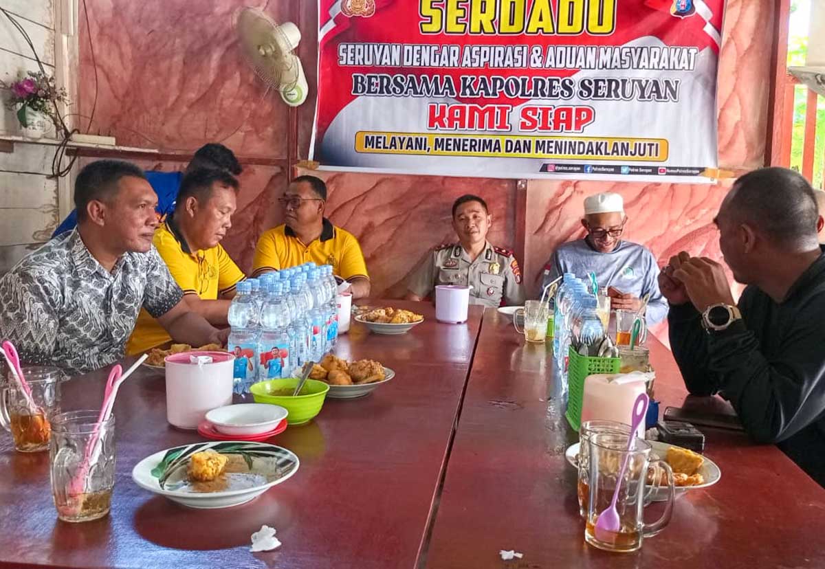 RUANG ASPIRASI: Polres Seruyan saat menggelar pertemuan dengan sejumlah tokoh dan masyarakat dalam Jumat Curhat, kemarin (5/12).
