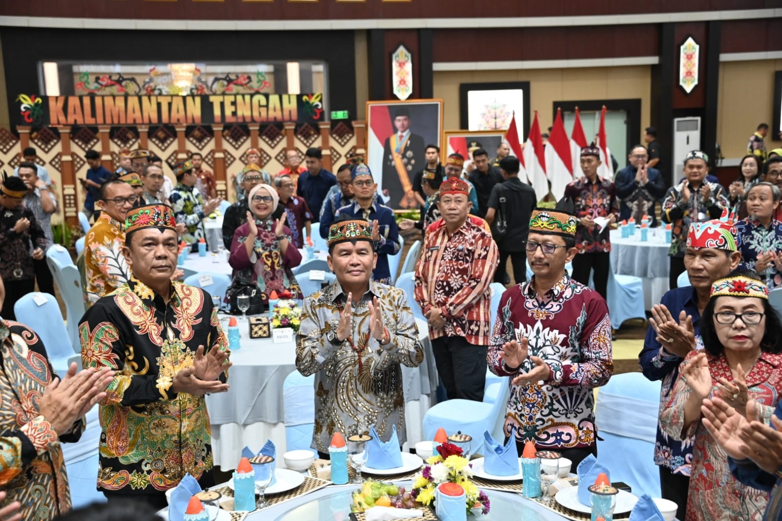Gubernur Kalteng Agustiar Sabran,  bersama mantan Kajati Kalteng Agus Sahat S.T. Lumban Gaol dan Kajati Kalteng yang baru Nurcahyo Jungkung Madyo, Jumat (5/12) malam.