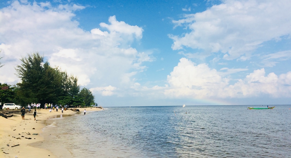 Kawasan Pantai Ujung Pandaran, ketika tidak dalam momen liburan.