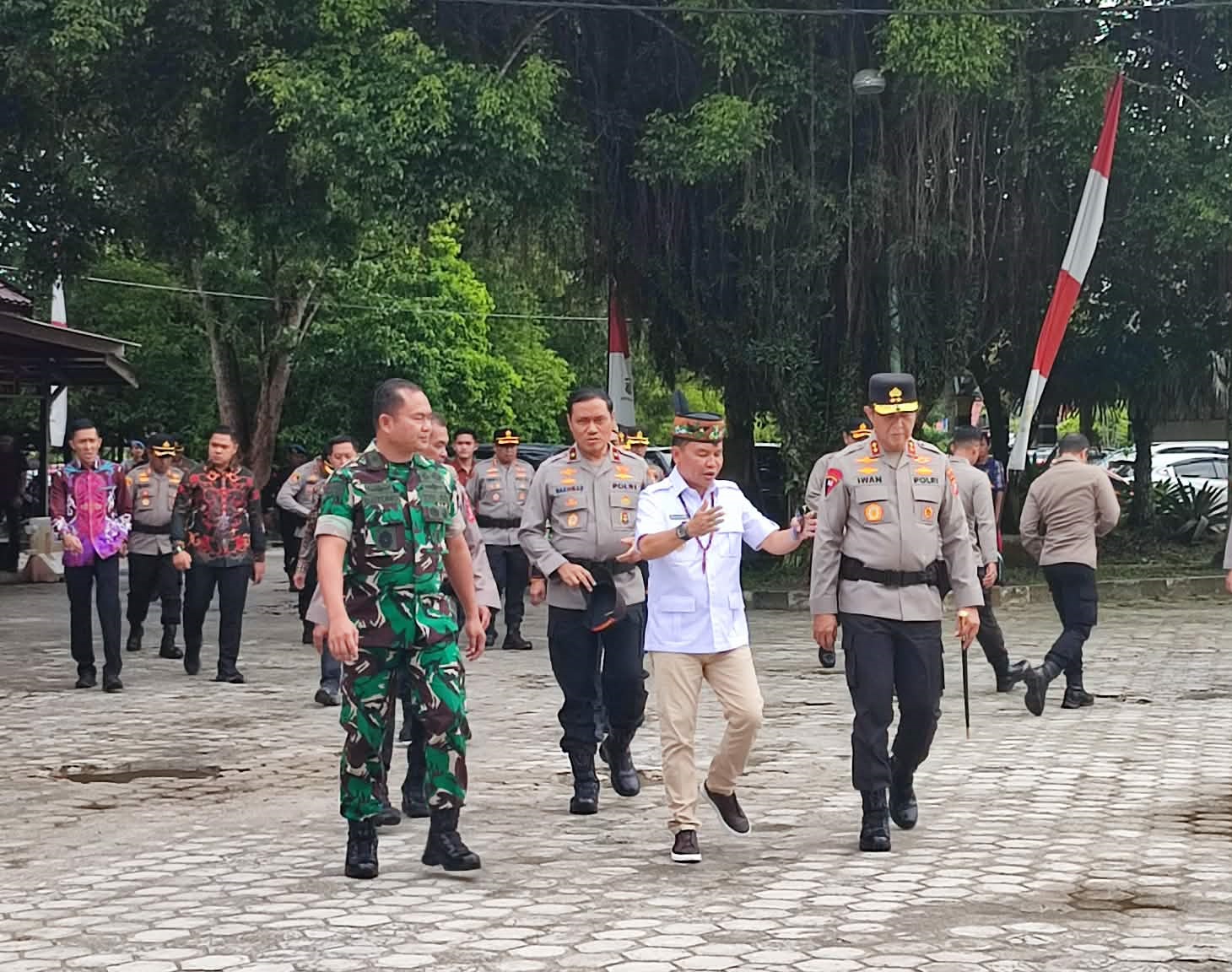 Gubernur Kalteng Agustiar Sabran bersama unsur Forkompimda TNI/Polri saat mengadiri apel Kepala Satuan Wilayah (Kasatwil) jajaran Polda Kalteng, baru-baru tadi.
