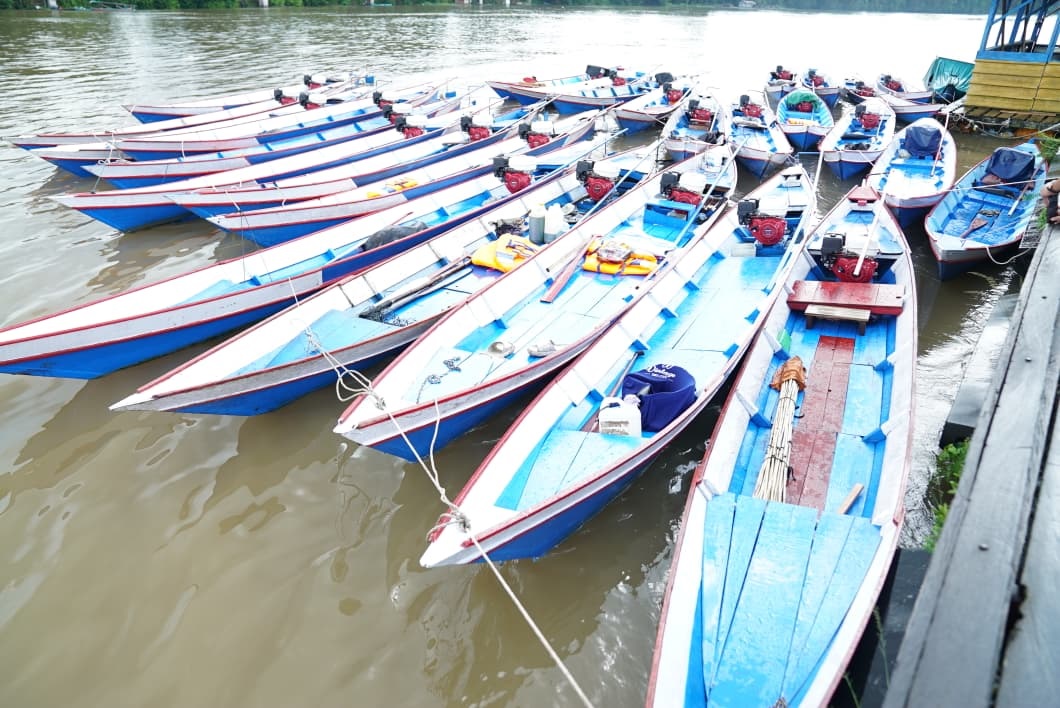 &ndash; Puluhan perahu diserahkan kepada nelayan di Kabupaten Lamandau, Minggu (7/12).