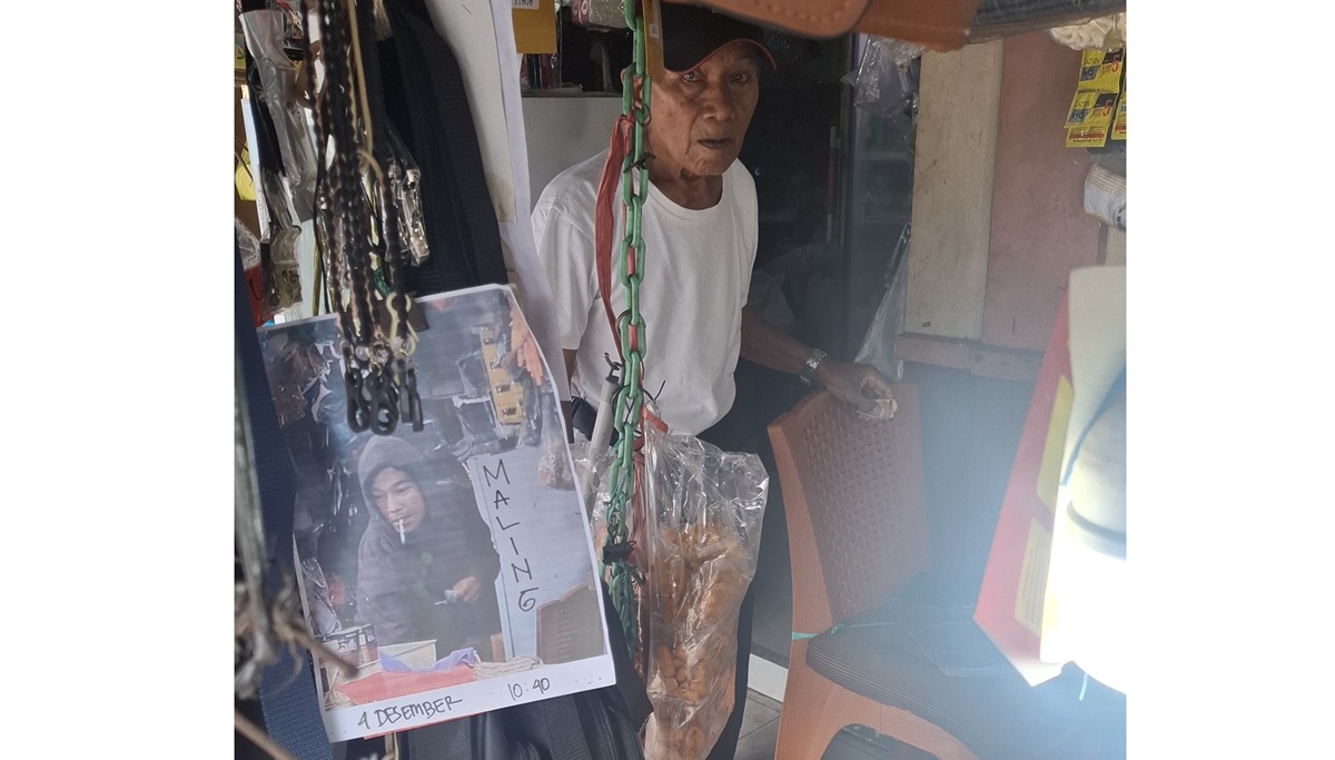 BERHARAP TERTANGKAP: Wajah terduga pelaku pencuri terpampang di sebuah warung di Jalan S Parman, Sampit, Senin (8/12). FAHRY/RADAR SAMPIT