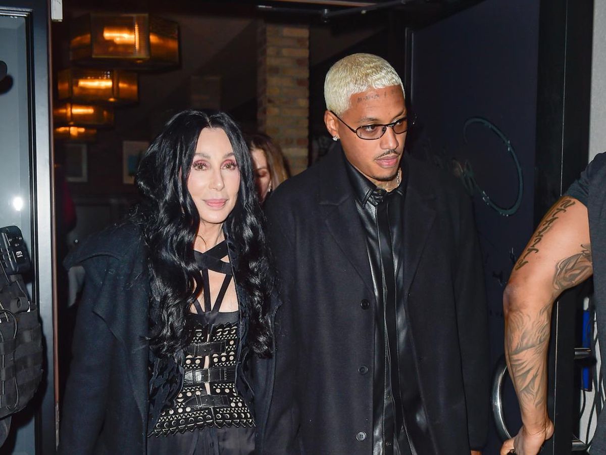 Cher dan kekasih barunya Alexander "AE" Edwards