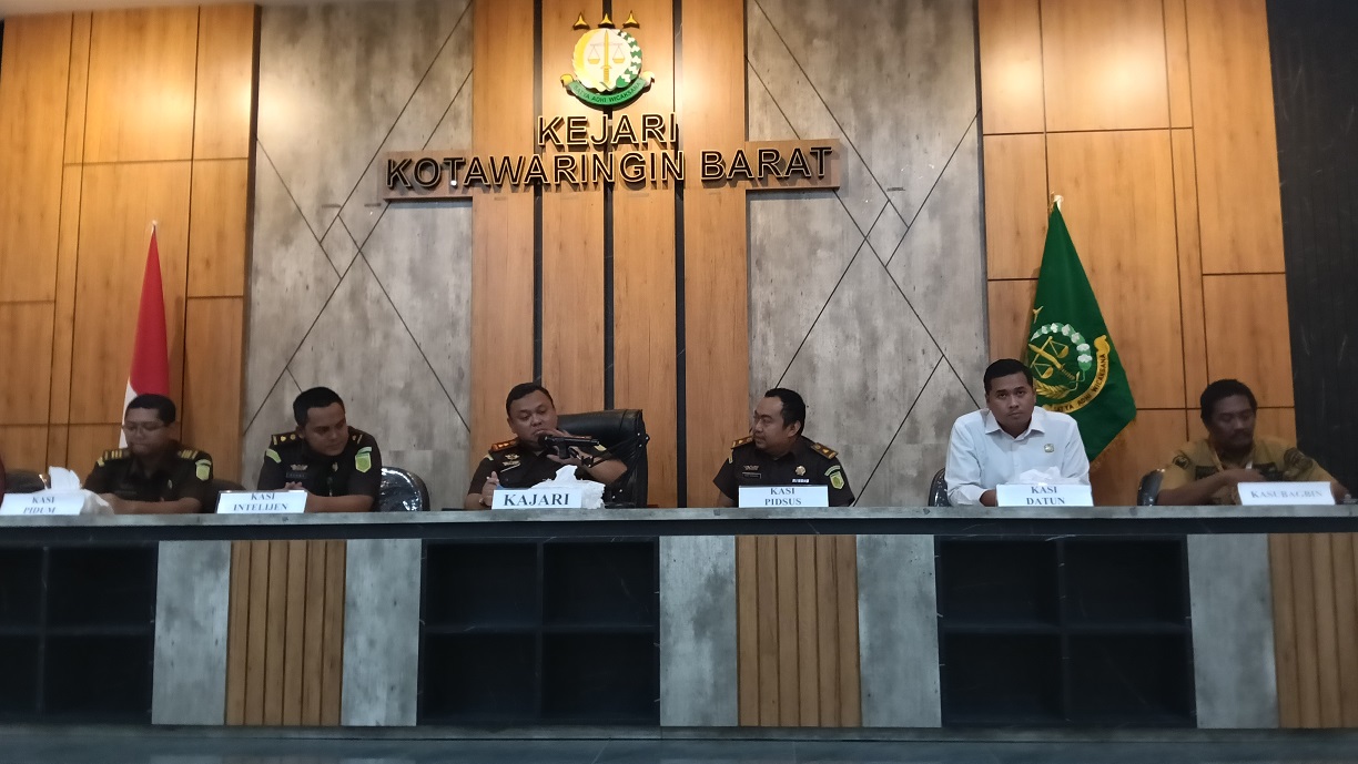 Jumpa pers pihak Kejari Kobar terkait kasus korupsi yang sedang ditangani, Rabu (10/12).