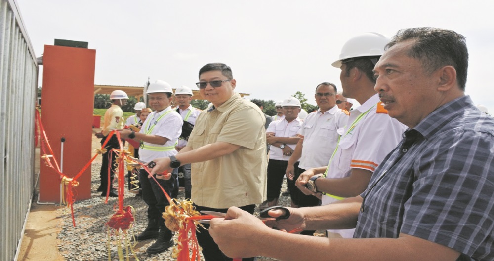 Perwakilan pimpinan Bumitama Gunajaya Agro (BGA) Group meresmikan beroperasinya fasilitas methane capture plant dan proyek biogas co-firing di Pabrik Karya Makmur Bahagia (KMB), Kotawaringin Timur