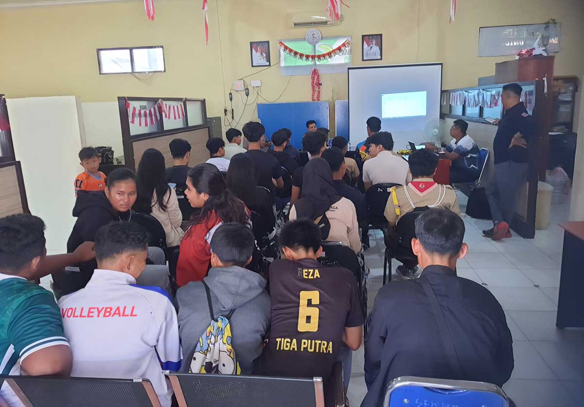 PERTEMUAN: Technical meeting yang diikuti pelajar tingkat SMA yang akan mengikuti turnamen voli di Dispora Kotim, Kamis (11/12).