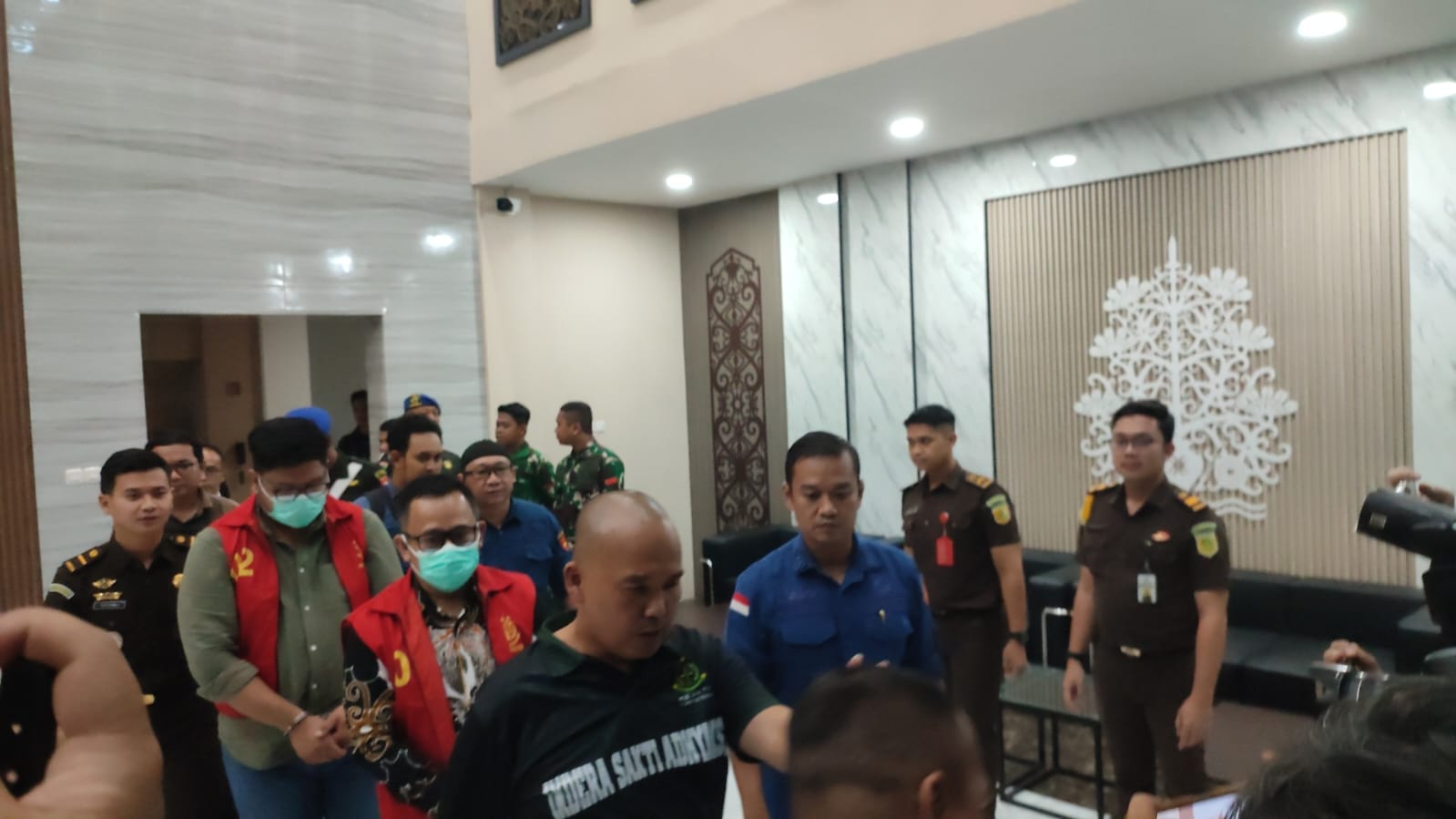Kejaksaan Tinggi Kalteng resmi menetapkan Kepala Dinas Energi dan Sumber Daya Mineral (ESDM) Provinsi Kalimantan Tengah berinisial VC dan Direktur PT Investasi Mandiri HS sebagai tersangka