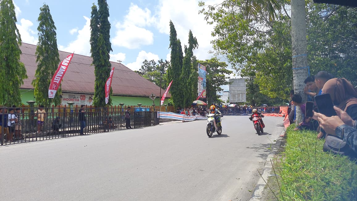 OPEN RACE : Event Motoprix Kotim Open Race mulai dipertandingkan di Taman Kota Sampit, Sabtu (13/12).HENY/RADAR SAMPIT