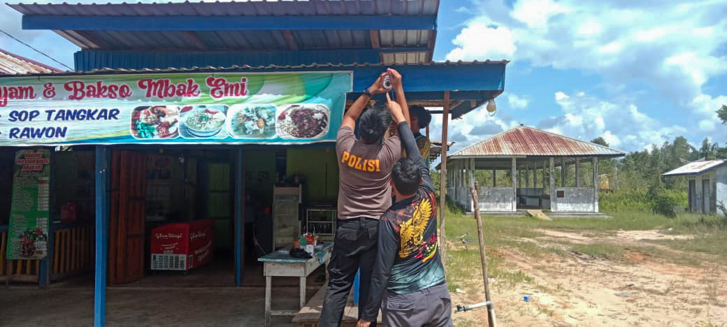 Pemasangan CCTV di salah satu titik, wilayah Polsek Danau Sembuluh, trans Sampit-Pangkalan Bun di Jalan Sudirman.