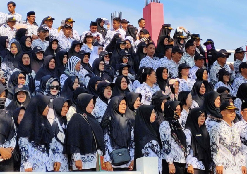 Guru-guru di Kotim saat mengikuti upacara. (Dok.Usay Nor Rahmad/Radar Sampit)