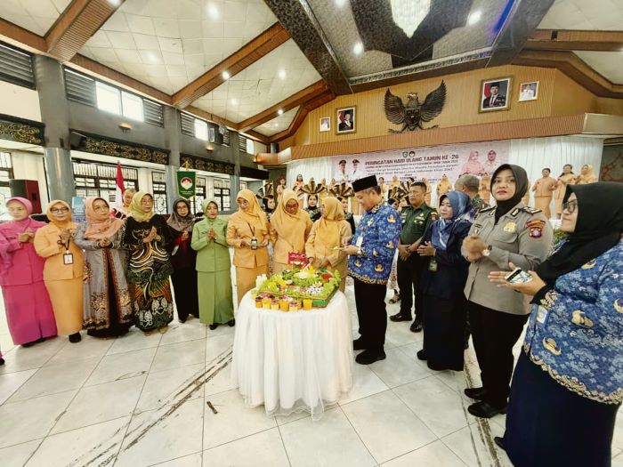 HARI JADI: Acara syukuran puncak peringatan HUT ke-26  DWP Kotim di gedung Serbaguna, Sampit, Rabu (17/12/2025). FOTO: YUNI/RADAR SAMPIT