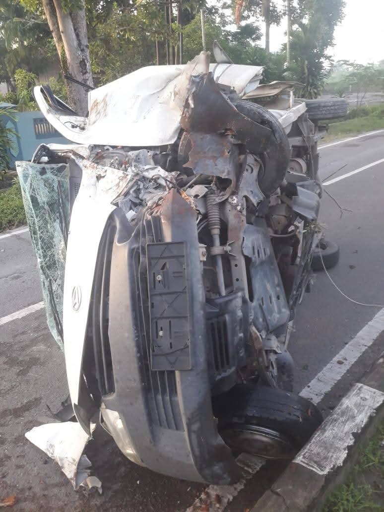 Kecelakaan terjadi di Jalan Pasanah Kelurahan Madurejo Pangkalan Bun. Kendaraan terguling