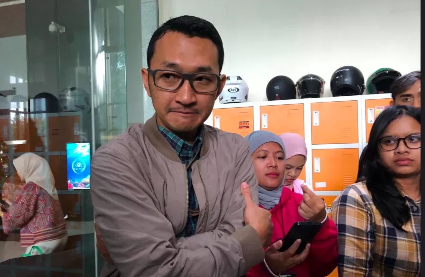 Juru Bicara KPK Budi Prasetyo menyampaikan keterangan kepada awak media terkait dengan OTT yang dilakukan di wilayah Banten dan Jakarta. (Syahrul Yunizar/JawaPos.com)