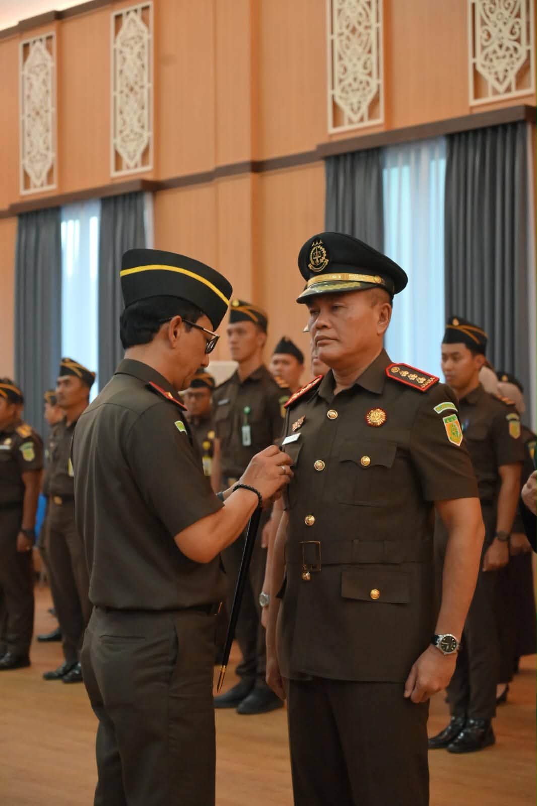 SERTIJAB : Kepala Kejati Kalteng Nurcahyo J.M. memimpin pengambilan sumpah, pelantikan dan serah terima jabatan Kepala Kejari Palangka Raya, Jumat (19/12/2025). FOTO: KEJATI KALTENG/RADAR SAMPIT