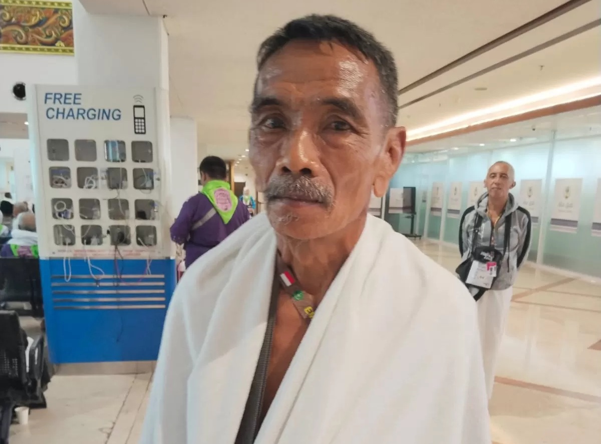 MASIH DICARI: Sukardi semasa menjalani ibadah haji di tanah suci Makkah.