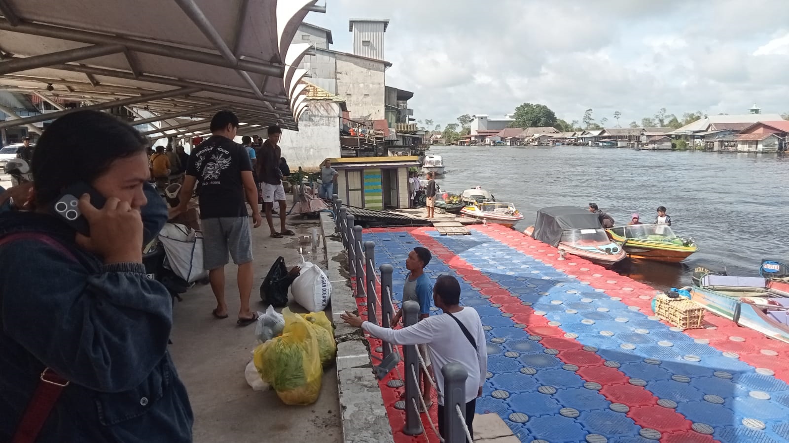 Penumpang speed boat mulai meningkat di Dermaga Pasar Inpres Sukamara.