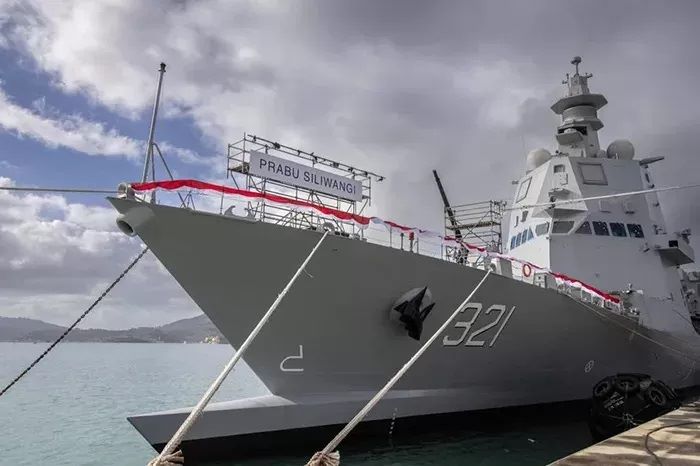 KRI Prabu Siliwangi 321 (indonesiadefence)