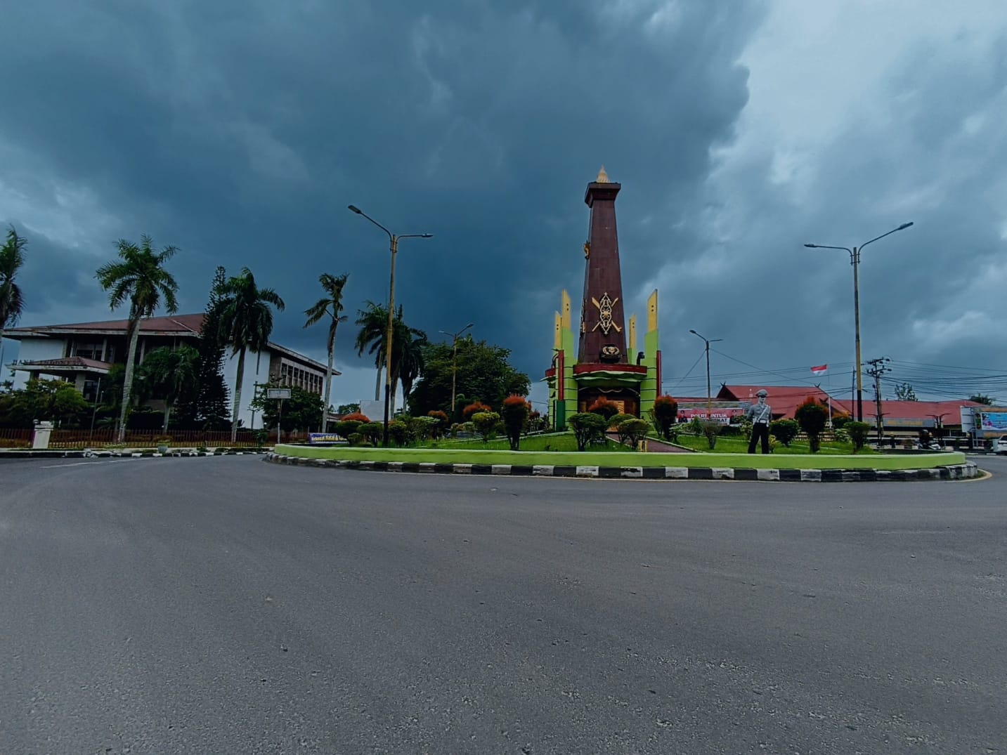 Cuaca di Sampit, Kabupaten Kotawaringin, menjelang hujan. (Usay Nor Rahmad/Radar Sampit).