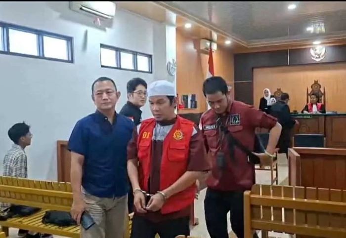 ILUSTRASI: Saleh, terdakwa perkara TPPU saat di Pengadilan Negeri Palangka Raya. FOTO: DOK/RADAR SAMPIT