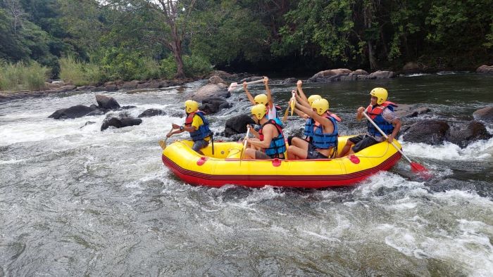 OPEN TRIP: Wisata arung jeram (rafting) di Desa Riam Tinggi, Kecamatan Delang, Kabupaten Lamandau. FOTO: RIA/RADAR SAMPIT