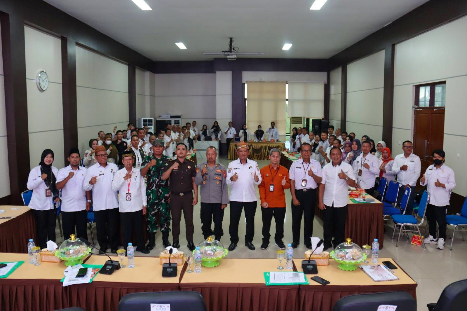 Bupati Seruyan Ahmad Selanorwanda membuka konsultasi publik penyusunan Rencana Penanggulangan Kemiskinan Daerah (RPKD) 2025-2029 di aula Bappedalitbang Seruyan.