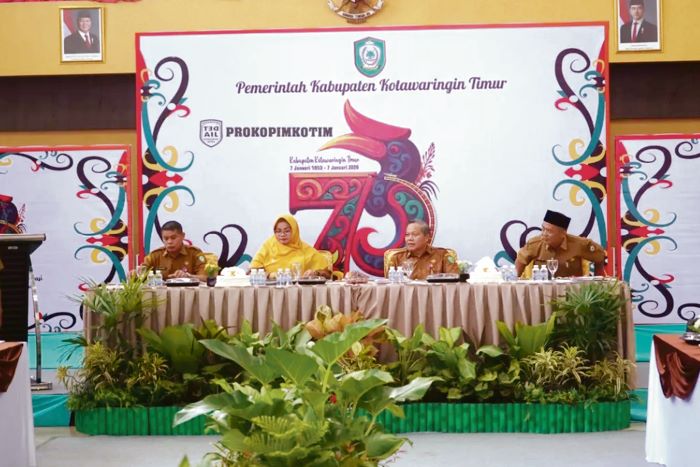 EVALUASI: Rapat internal evaluasi akhir tahun 2025 di aula Rujab Bupati Kotim, Senin (29/12/2025). FOTO: PROKOPIM KOTIM/RADAR SAMPIT