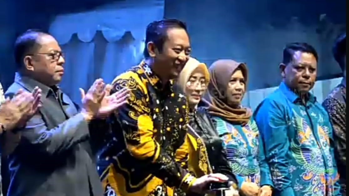 Bupati Sukamara Masduki bersama Forkopimda saat membuka Gebyar Seni Budaya dan Sukamara Peduli Bencana di Taman Permata Sukma.