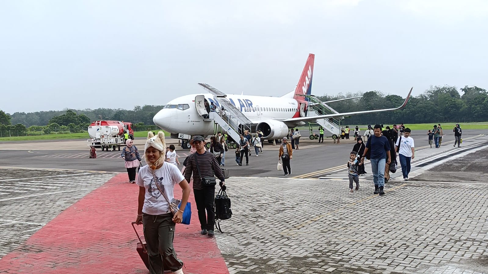 Kedatangan penumpang pesawat di Bandara H Asan Sampit, beberapa waktu lalu.