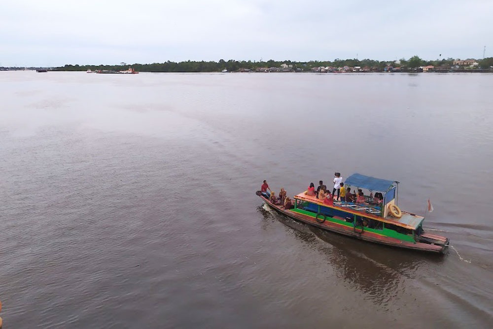 Susur Sungai Mentaya menjadi salah satu wisata andalan saat libur seperti sekarang. (Dok. Usay Nor Rahmad/Radar Sampit)