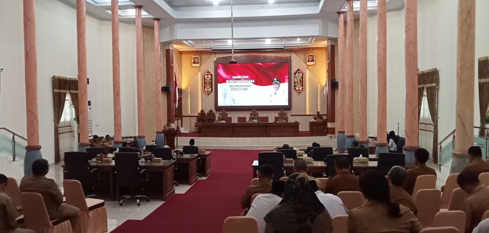 Wakil Bupati Sukamara Nur Efendi menyampaikan sambutan saat Rapat Paripurna Penyampaian Hasil Reses DPRD Sukamara.