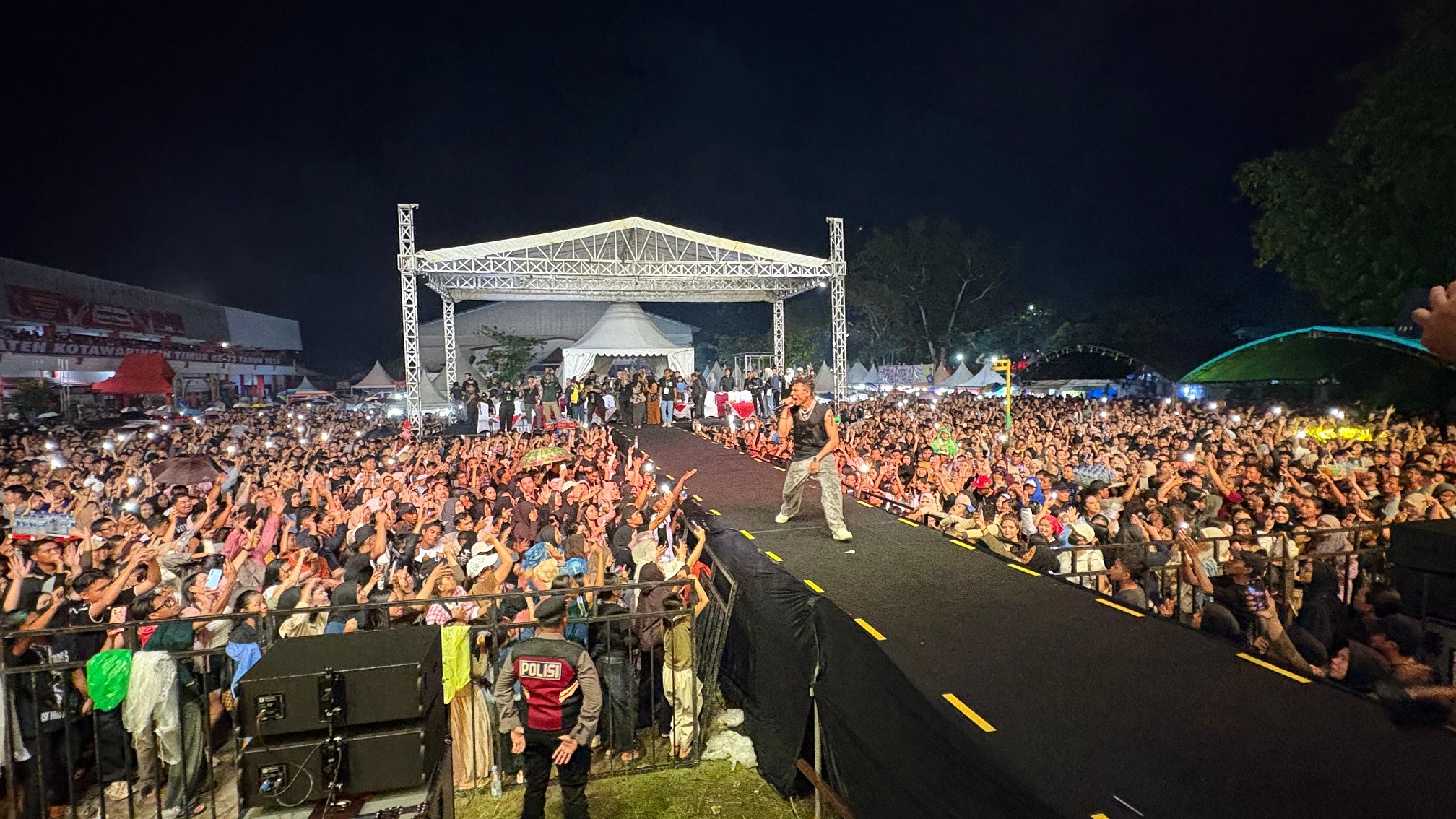 Hiburan Pembukaan Sampit Expo 2026 di kawasan Stadion 29 November Sampit, Rabu (7/1) malam.