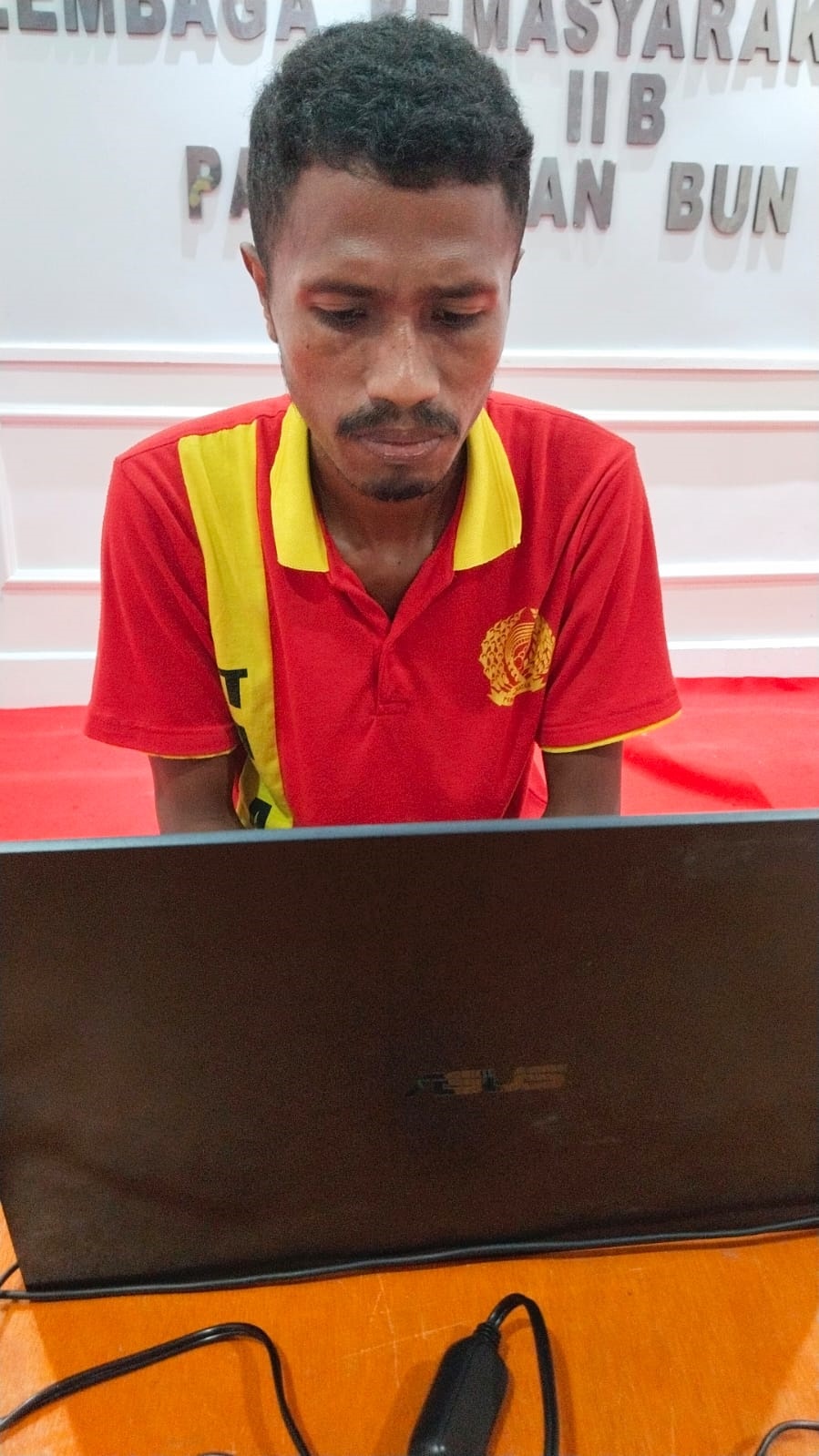Albertus Rolyanus alias Albet (37), honorer di Dinas Kesehatan Kabupaten Lamandau, dituntut pidana penjara selama enam tahun