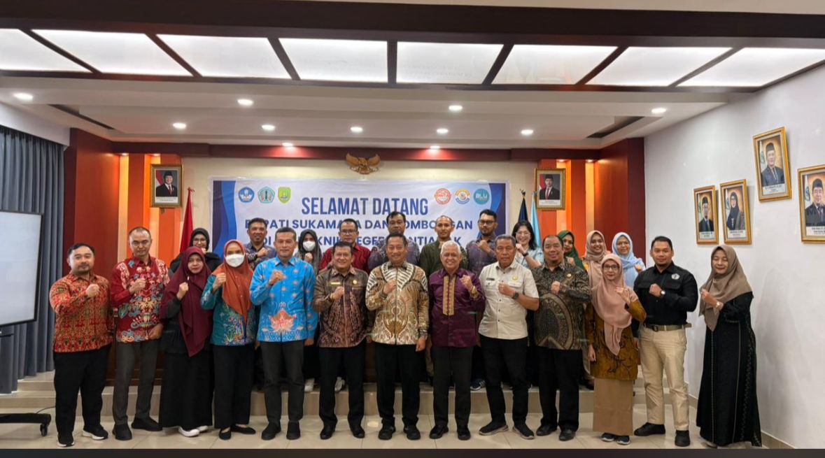 Bupati Sukamara Masduki saat kunjungan kerja ke Universitas Polnep Pontianak.