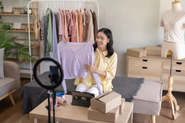 ILUSTRASI: Bisnis Live Commerce sebagai Kreativitas dan Pemanfaatan Teknologi di Era Digital (Radar Surabaya)
