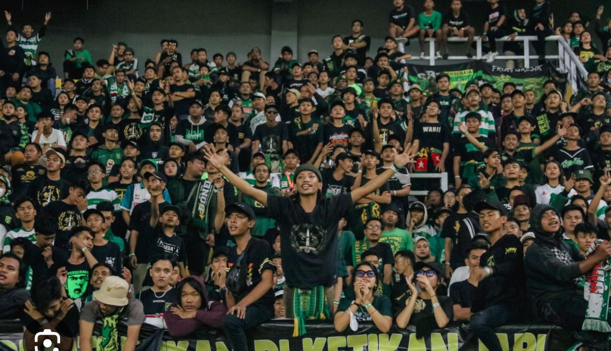 BONEK: Pendukung fanatik Persebaya Surabaya