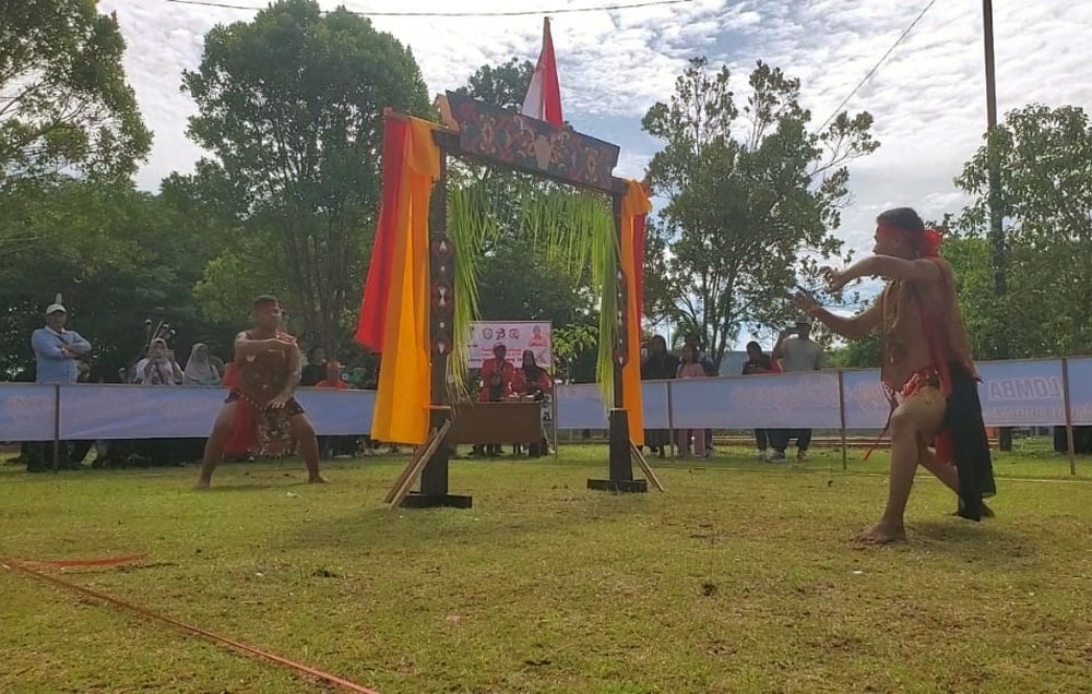 Lawang Sekepeng dalam Festival Budaya habaring Hurun 2026 di kawasan Stadion 29 Nopember Sampit, Jumat (9/1/2026)