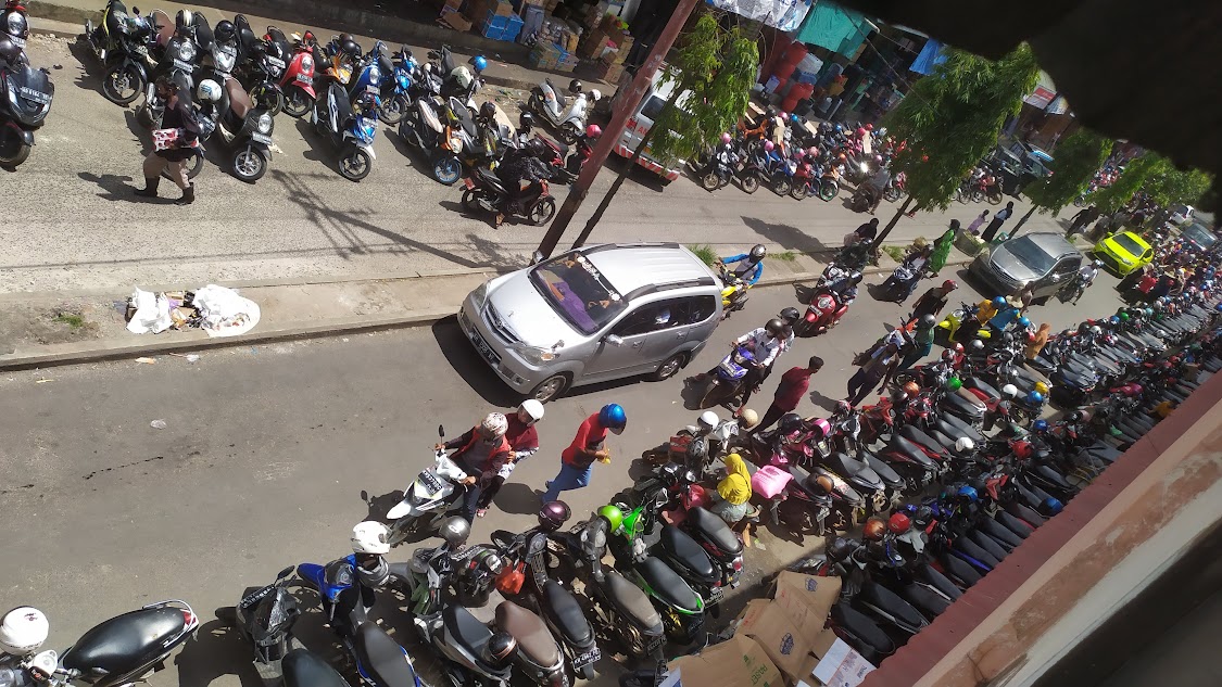 Parkir di kawasan PPM Sampit. (Dok.Oes/Radar Sampit)