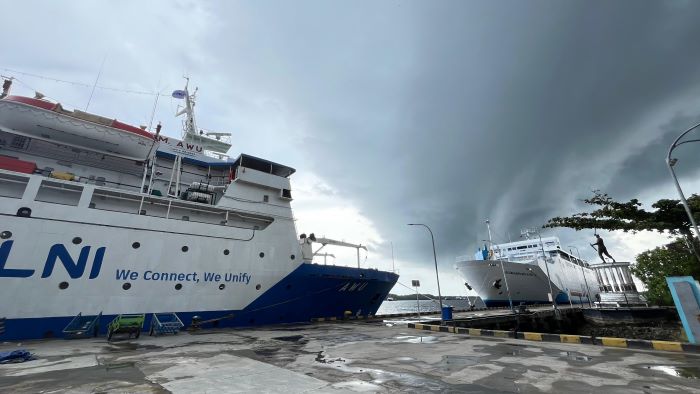 PELABUHAN : Aktivitas kapal penumpang di Pelabuhan Panglima Utar, Kecamatan Kumai, Kabupaten Kotawaringin Barat (Kobar), Sabtu (10/1/2026). FOTO: IST/RADAR SAMPIT 
