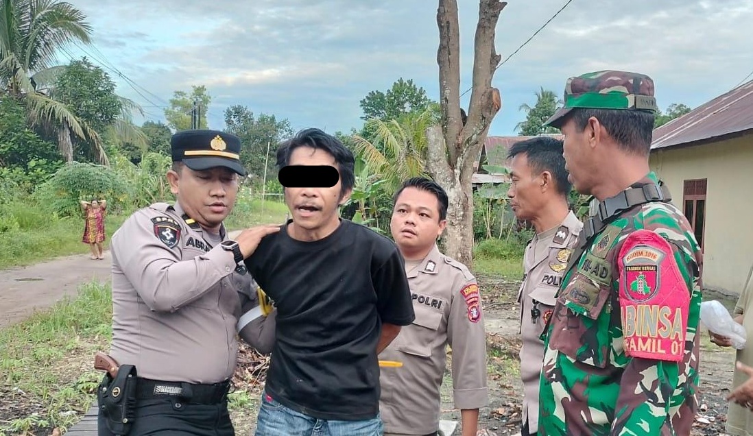 DIAMANKAN: Terduga pelaku pembunuhan sadis Jalan Raflesia, Jalan Tjilik Riwut KM 11, Kelurahan Bukit Tunggal, Kota Palangka Raya, Sabtu (10/1/2026). (Dodi/Radar Sampit)